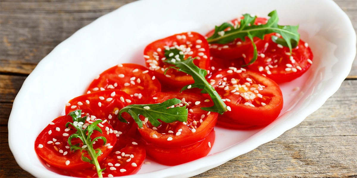 Rodajas de tomate aliñadas